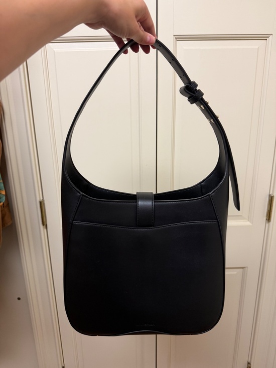 lululemon over shoulder bag Everywhere Crossbody Belt 1L this shoulder bag tucks easily under your arm for a day in motion. LULULEMON Shoulder Bag 8L